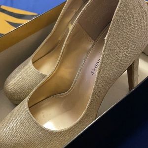 fioni heels, champagne for any occasion